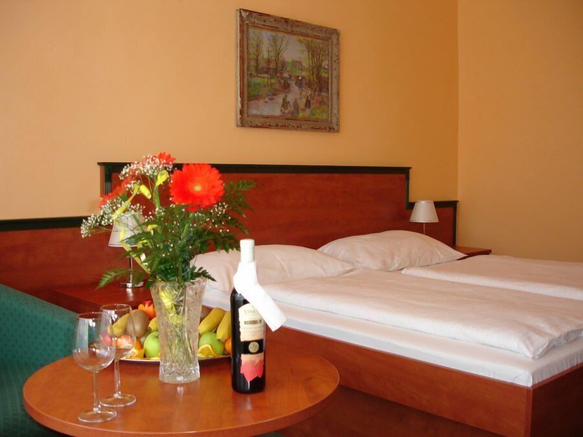 Ea Hotel Jessenius Карлови Вари Екстериор снимка