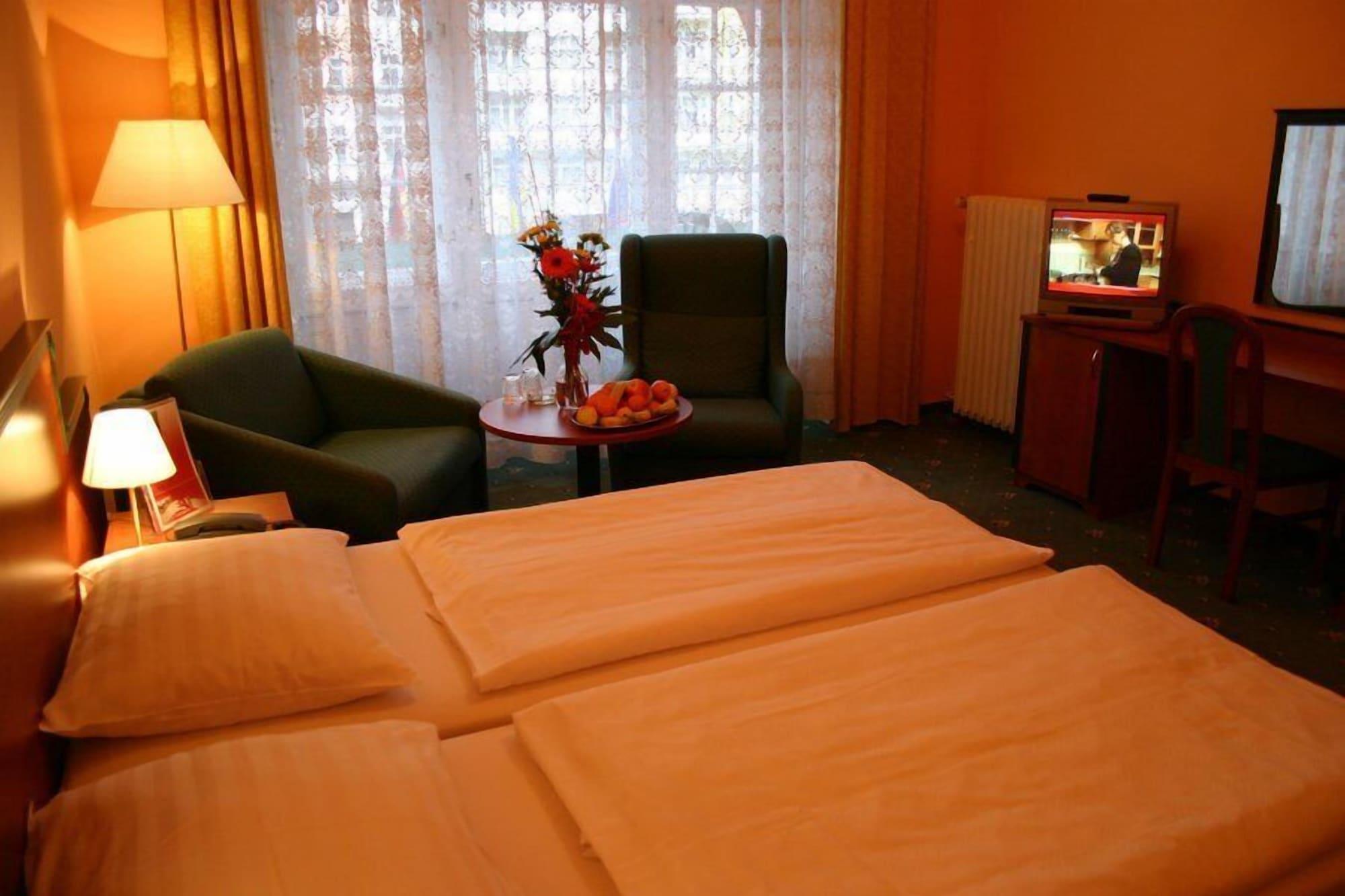 Ea Hotel Jessenius Карлови Вари Екстериор снимка