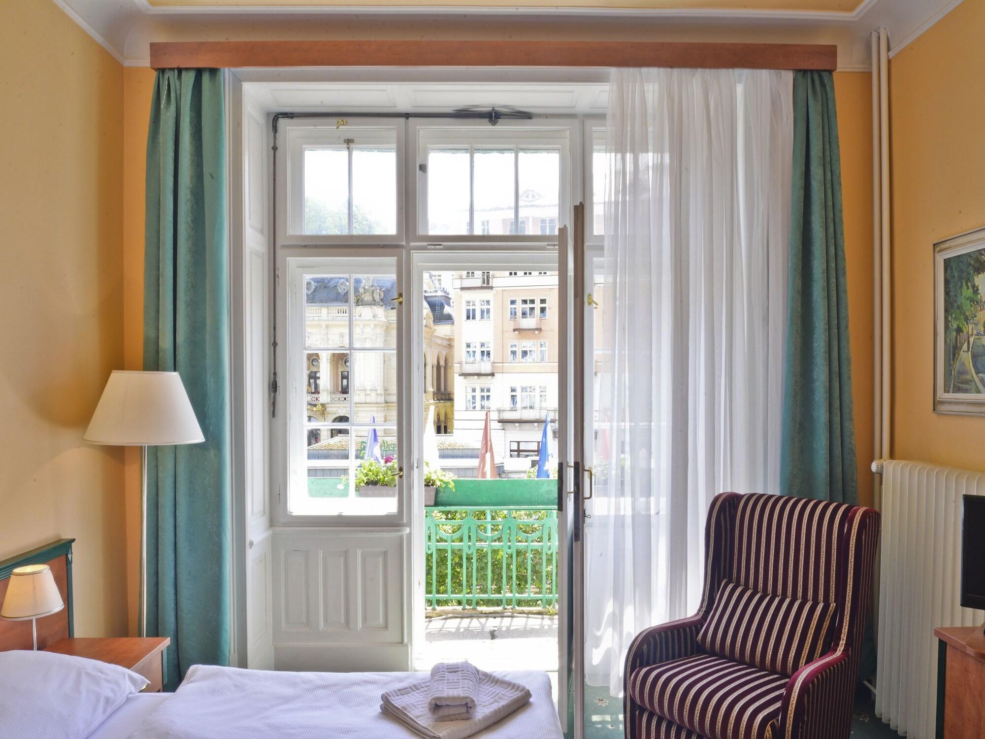Ea Hotel Jessenius Карлови Вари Екстериор снимка