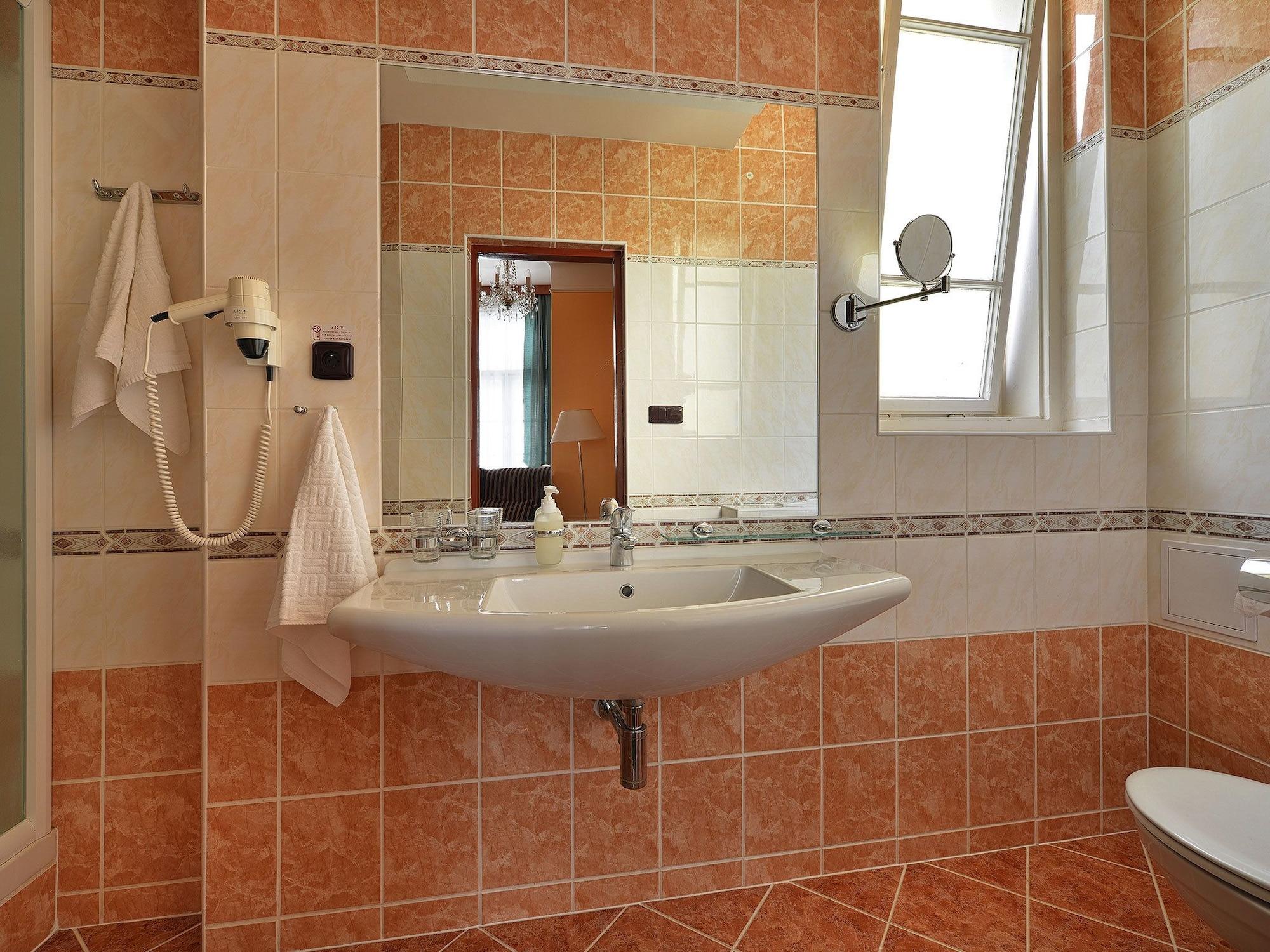 Ea Hotel Jessenius Карлови Вари Екстериор снимка
