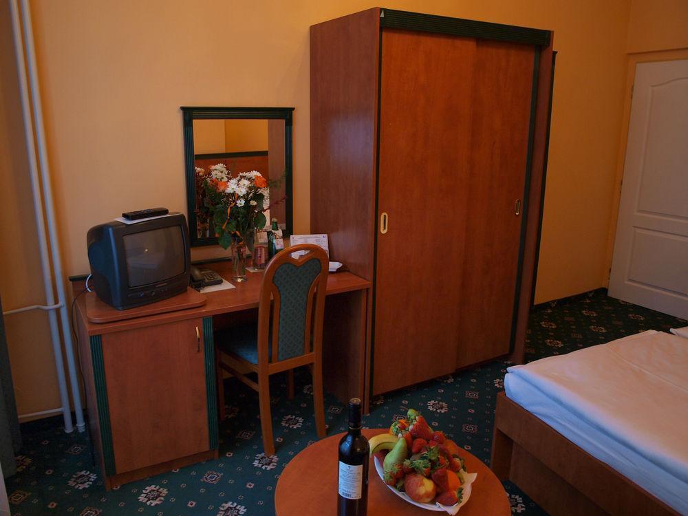 Ea Hotel Jessenius Карлови Вари Екстериор снимка