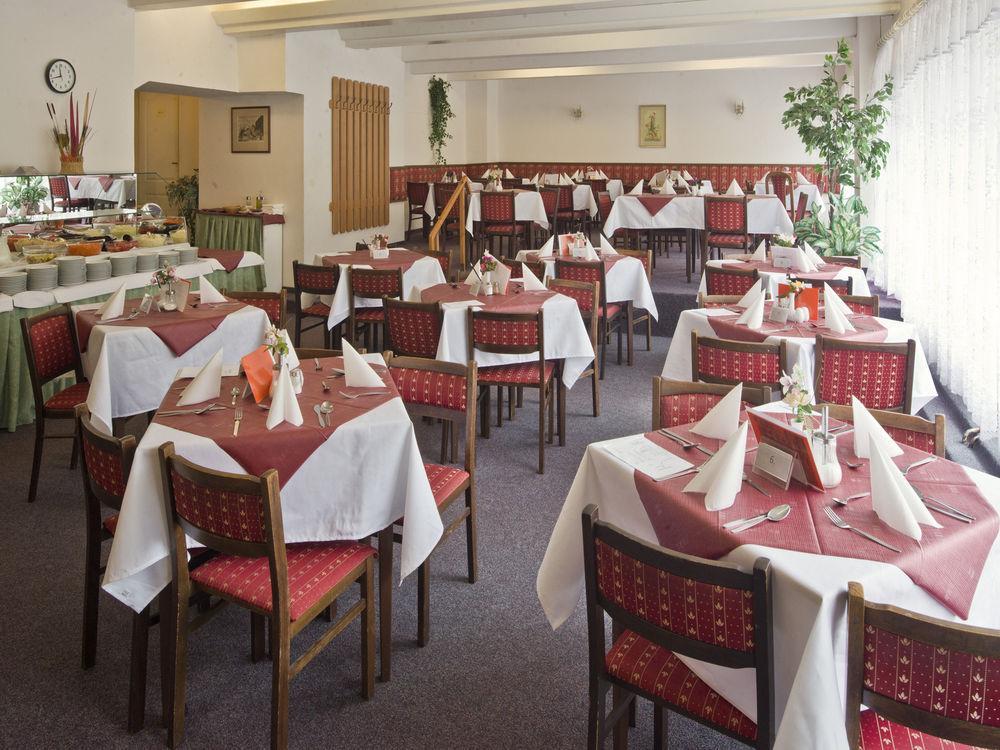 Ea Hotel Jessenius Карлови Вари Екстериор снимка