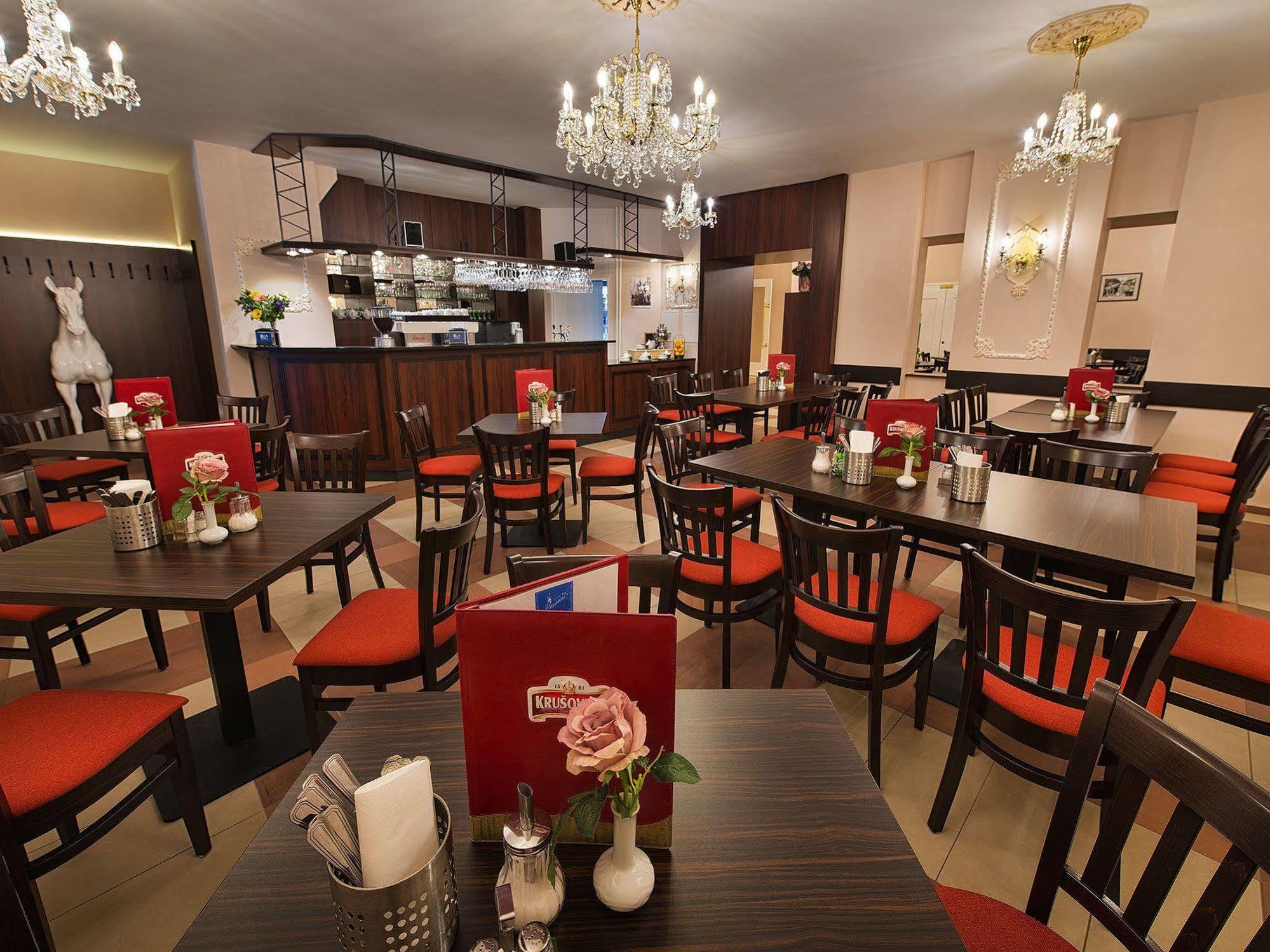Ea Hotel Jessenius Карлови Вари Екстериор снимка