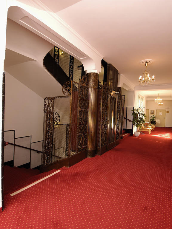Ea Hotel Jessenius Карлови Вари Екстериор снимка